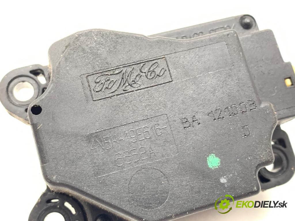 VOLVO V40 liftback 2012 84 kW D2 1560 motor topení 4N5H-19E616-BA