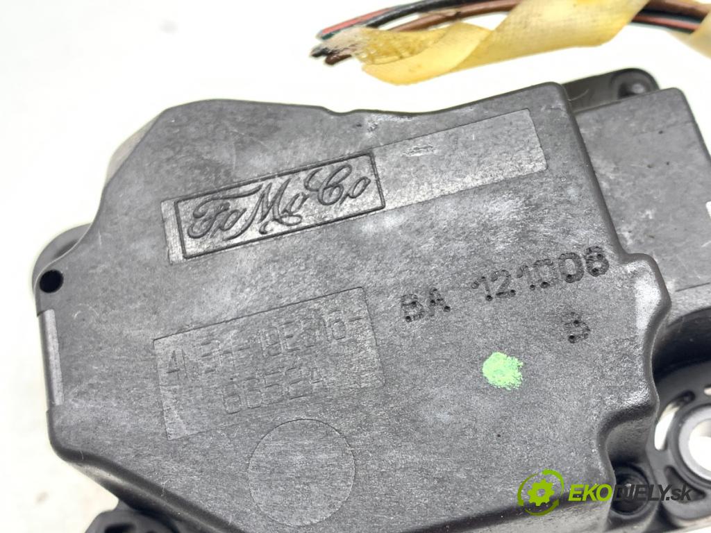 VOLVO V40 liftback 2012 84 kW D2 1560 motor topení 4N5H-19E616-BA