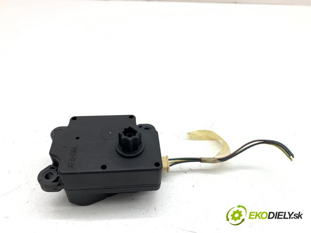 VOLVO V40 liftback 2012 84 kW D2 1560 motor topení 4N5H-19E616-BA