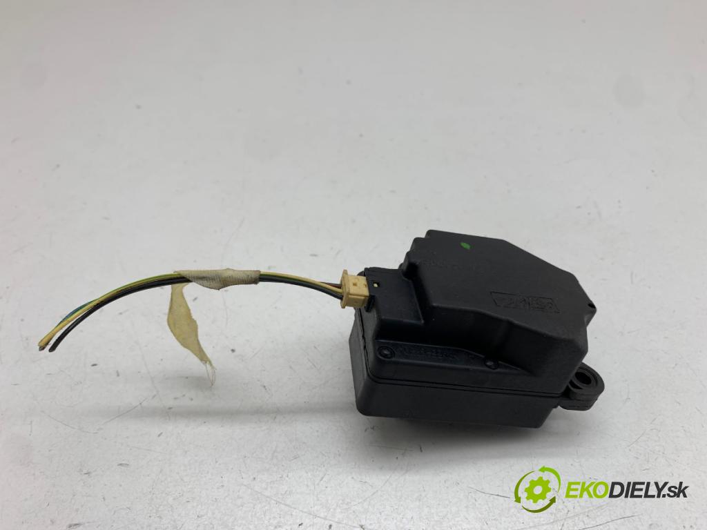 VOLVO V40 liftback 2012 84 kW D2 1560 motor topení 4N5H-19E616-BA