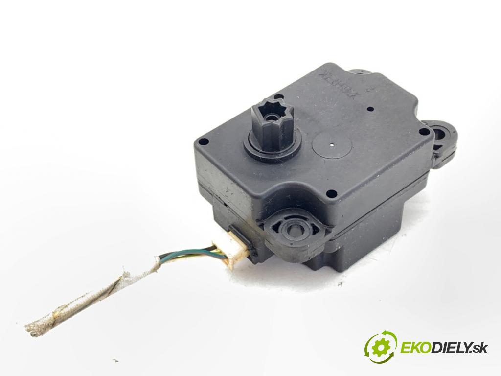 VOLVO V40 liftback 2012 84 kW D2 1560 motor topení 4N5H-19E616-BA
