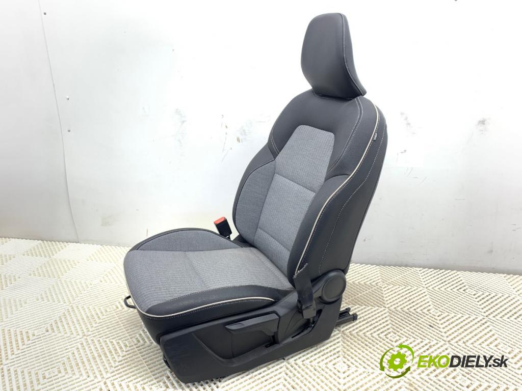 RENAULT CLIO V liftback 2024 74 kW 1.0 LPG (B7MT) 999 sedadlo levý přední část