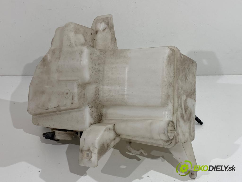 VOLVO V40 liftback 2012 84 kW D2 1560 nádržka ostřikovačů 31276094
