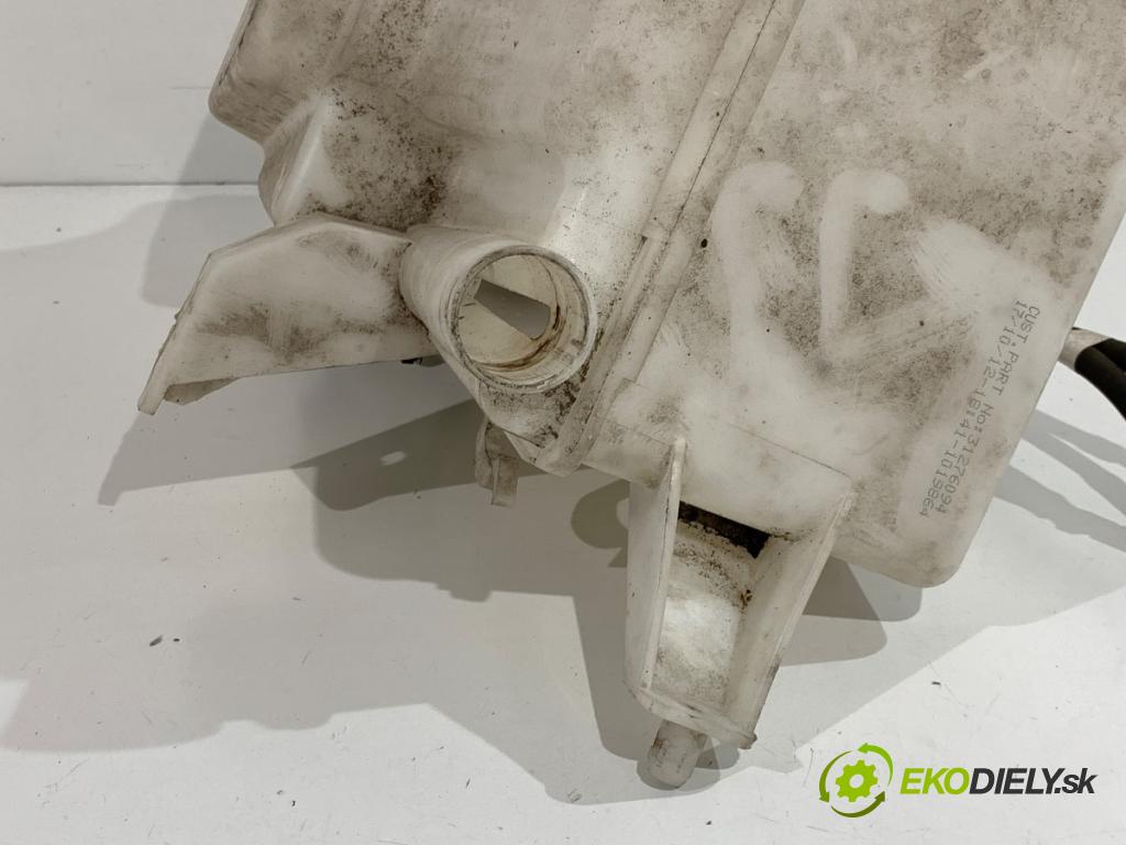 VOLVO V40 liftback 2012 84 kW D2 1560 nádržka ostřikovačů 31276094