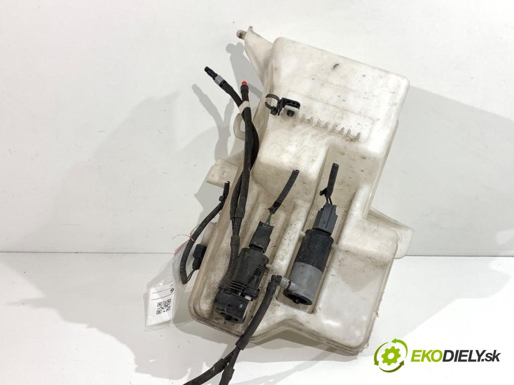 VOLVO V40 liftback 2012 84 kW D2 1560 nádržka ostřikovačů 31276094