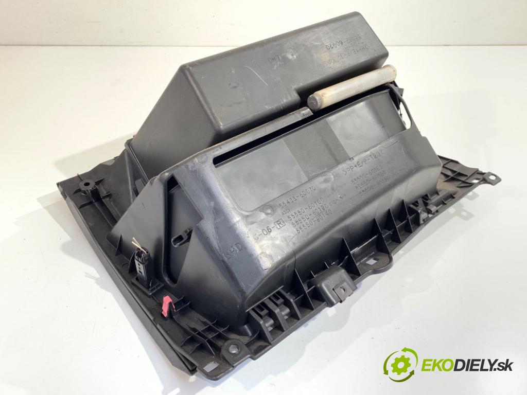TOYOTA LAND CRUISER J12 samochód terenowy zamknięty 2005 120 kW 3.0 D-4D (KDJ120, KDJ125) 2982 přihrádka kastlík spolujezdce  (Přihrádka (kastlík))