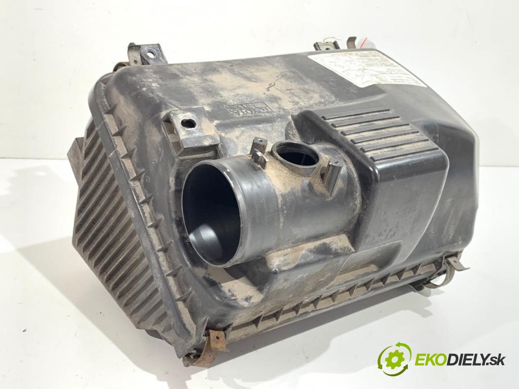 TOYOTA LAND CRUISER J12 samochód terenowy zamknięty 2005 120 kW 3.0 D-4D (KDJ120, KDJ125) 2982 Obal filtra vzduchu  (Obal vzduchového filtra)
