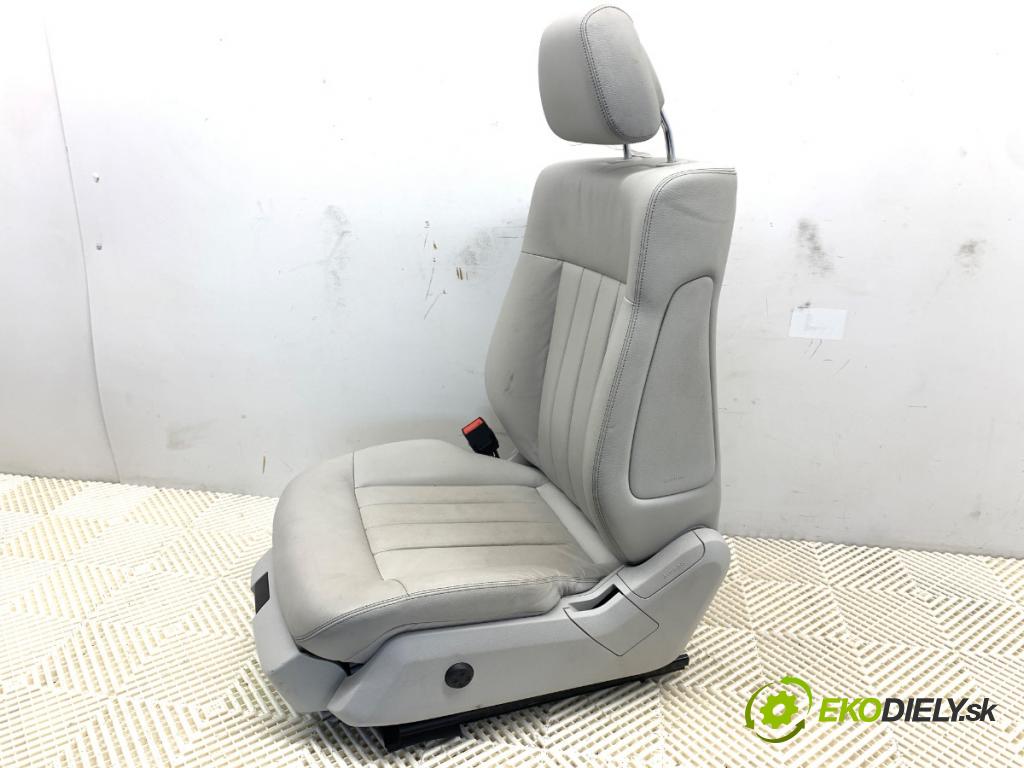 MERCEDES-BENZ W212 sedan 2016 245 kW E 400 4-matic (212.067) 2996 Sedadlo ľavy predný