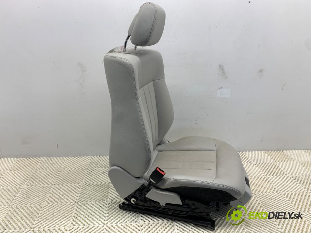 MERCEDES-BENZ W212 sedan 2016 245 kW E 400 4-matic (212.067) 2996 Sedadlo ľavy predný