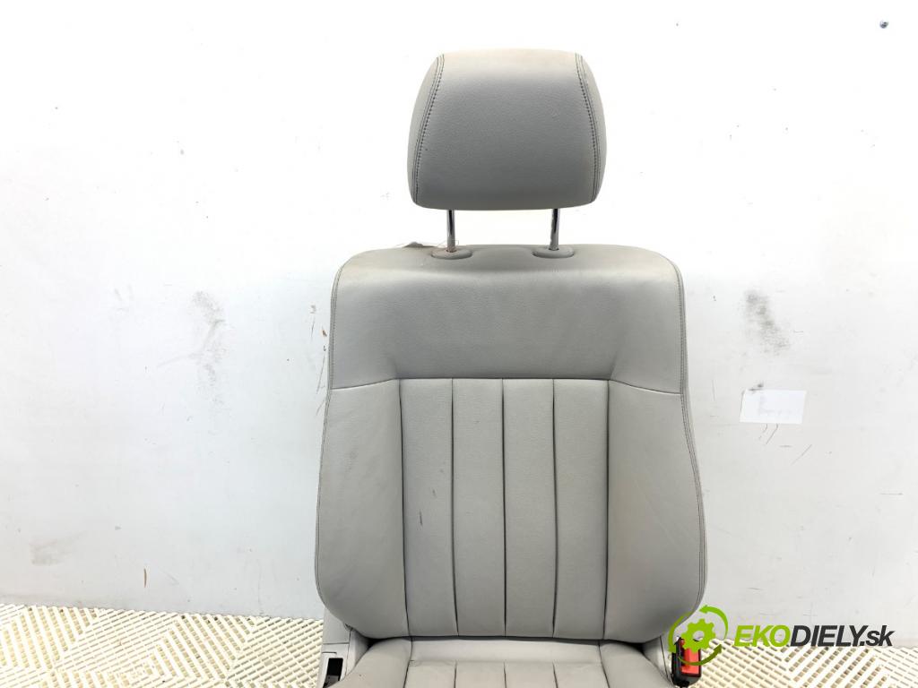 MERCEDES-BENZ W212 sedan 2016 245 kW E 400 4-matic (212.067) 2996 Sedadlo pravy predný