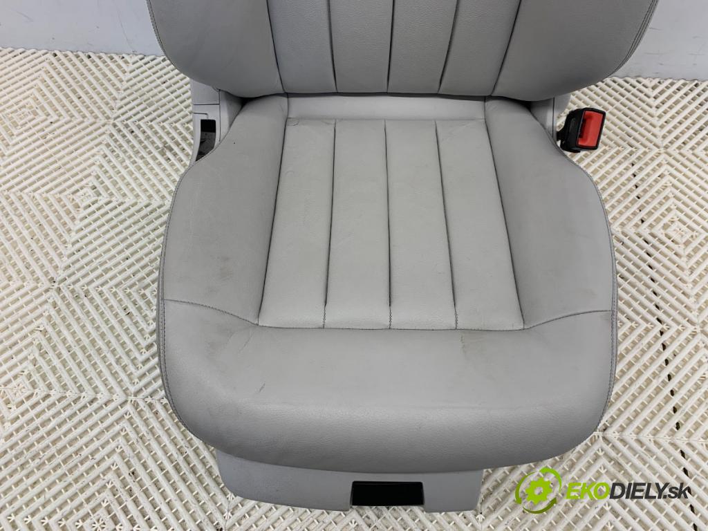 MERCEDES-BENZ W212 sedan 2016 245 kW E 400 4-matic (212.067) 2996 Sedadlo pravy predný