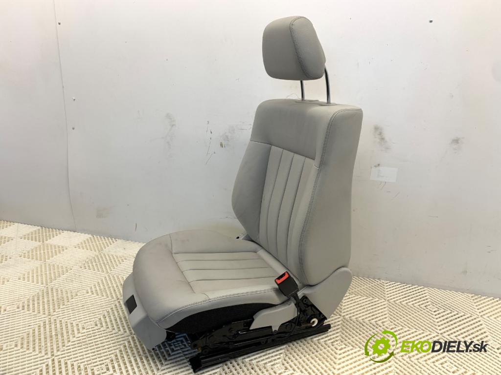 MERCEDES-BENZ W212 sedan 2016 245 kW E 400 4-matic (212.067) 2996 Sedadlo pravy predný