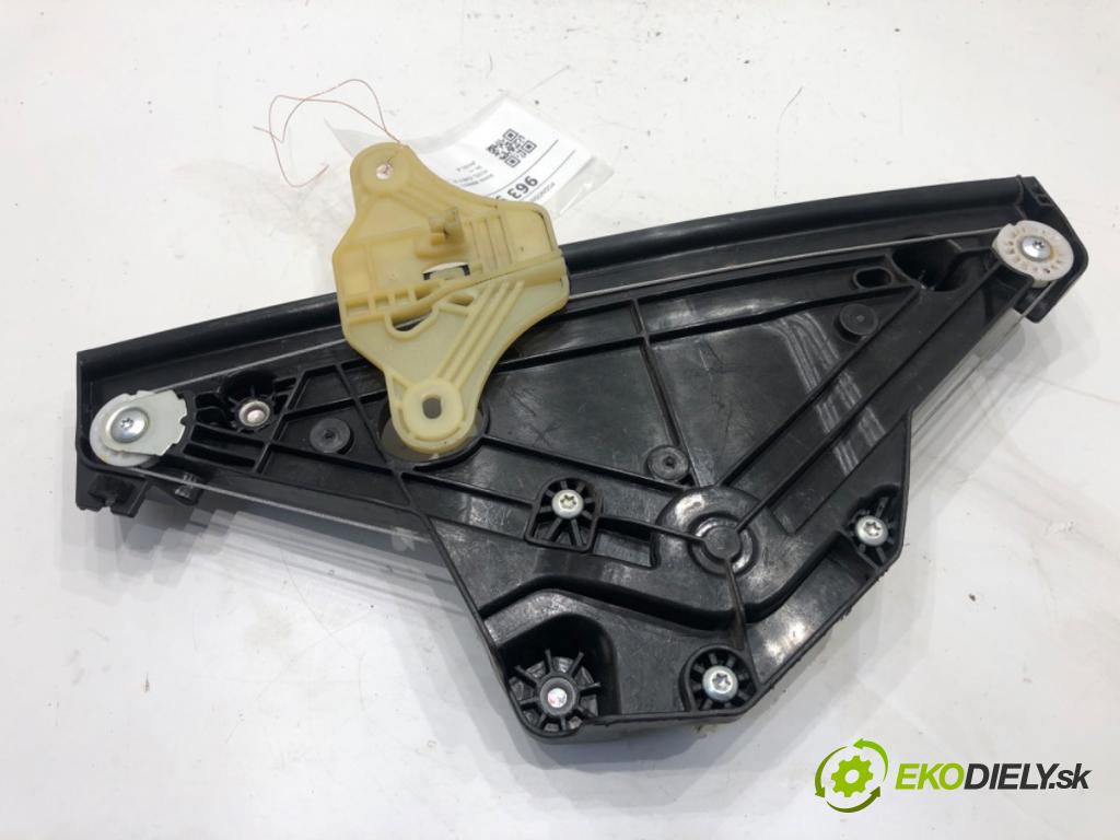 RENAULT CLIO V liftback 2024 74 kW 1.0 LPG (B7MT) 999 mechanismus okna levý zadní část 827217837R
