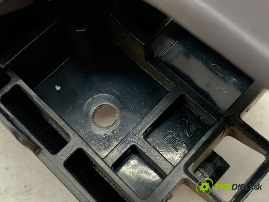 NISSAN ALMERA N16 sedan 2003 85 kW 1.8 1769 Kľučka vnútorná pravy predný