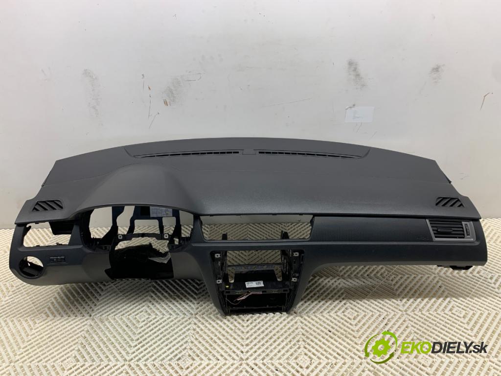 SKODA RAPID liftback 2013 77 kW 1.2 TSI 1197 Palubná doska VANKÚŠ: spolujazdca 5JB857343