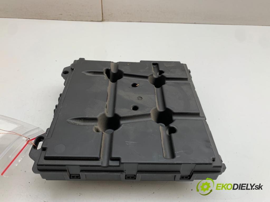 SKODA RAPID liftback 2013 77 kW 1.2 TSI 1197 Modul komfortu 6R0937086M (Modul komfortu)