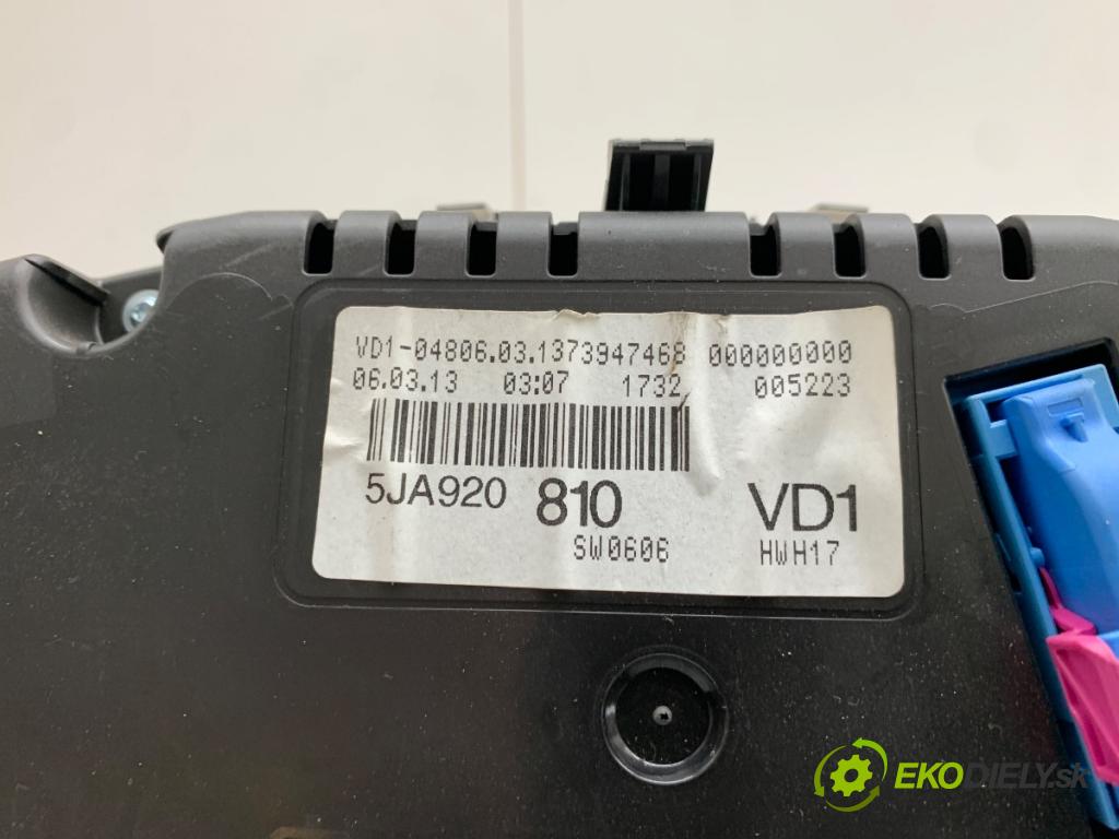 SKODA RAPID liftback 2013 77 kW 1.2 TSI 1197 Prístrojovka 5JA920810 (Prístrojová doska)