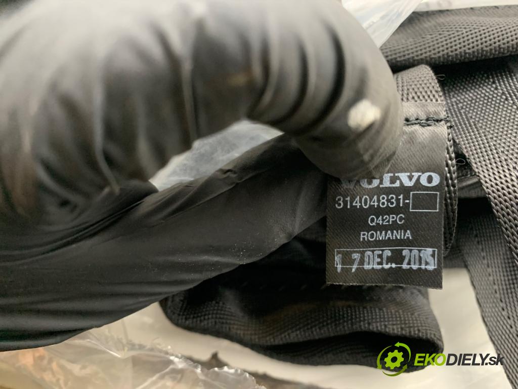VOLVO XC60 I SUV 2016 140 kW D4 AWD 2400 sieťka kufra PRIEČKA: 31404831
