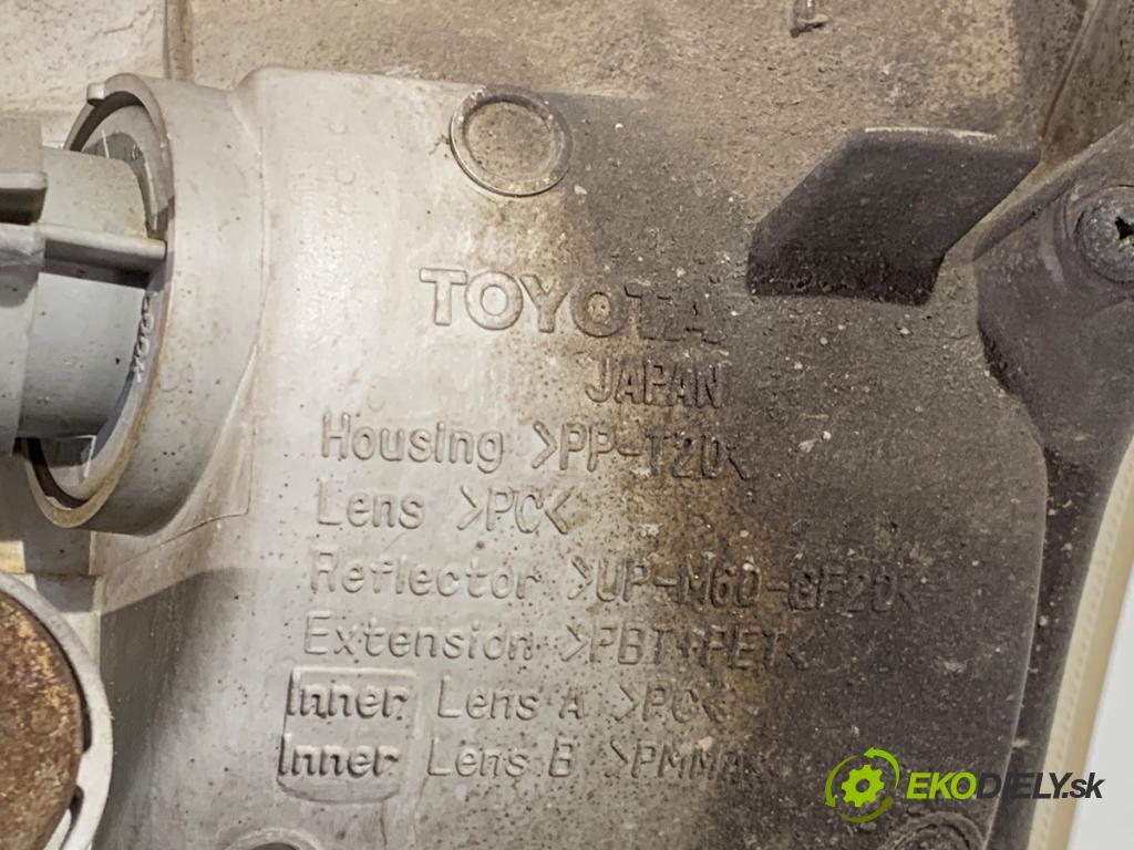 TOYOTA LAND CRUISER J12 samochód terenowy zamknięty 2005 120 kW 3.0 D-4D (KDJ120, KDJ125) 2982 Svetlomet pravy predný