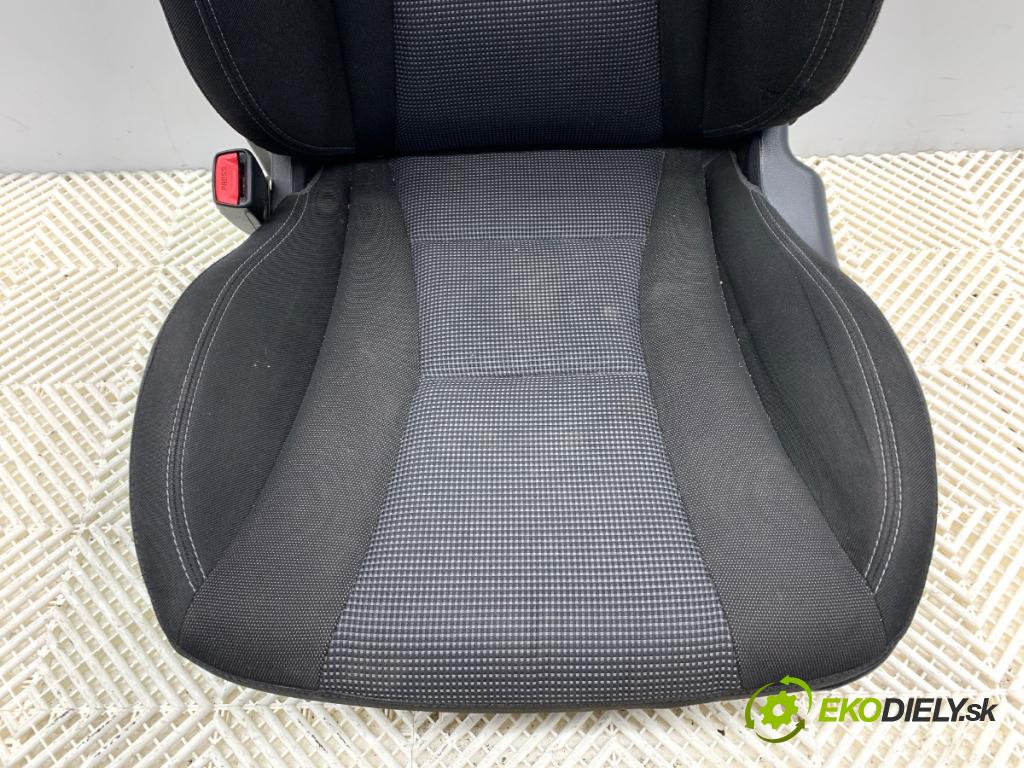 HYUNDAI i30 liftback 2012 73 kW 1.4 1396 sedadlo levý přední část