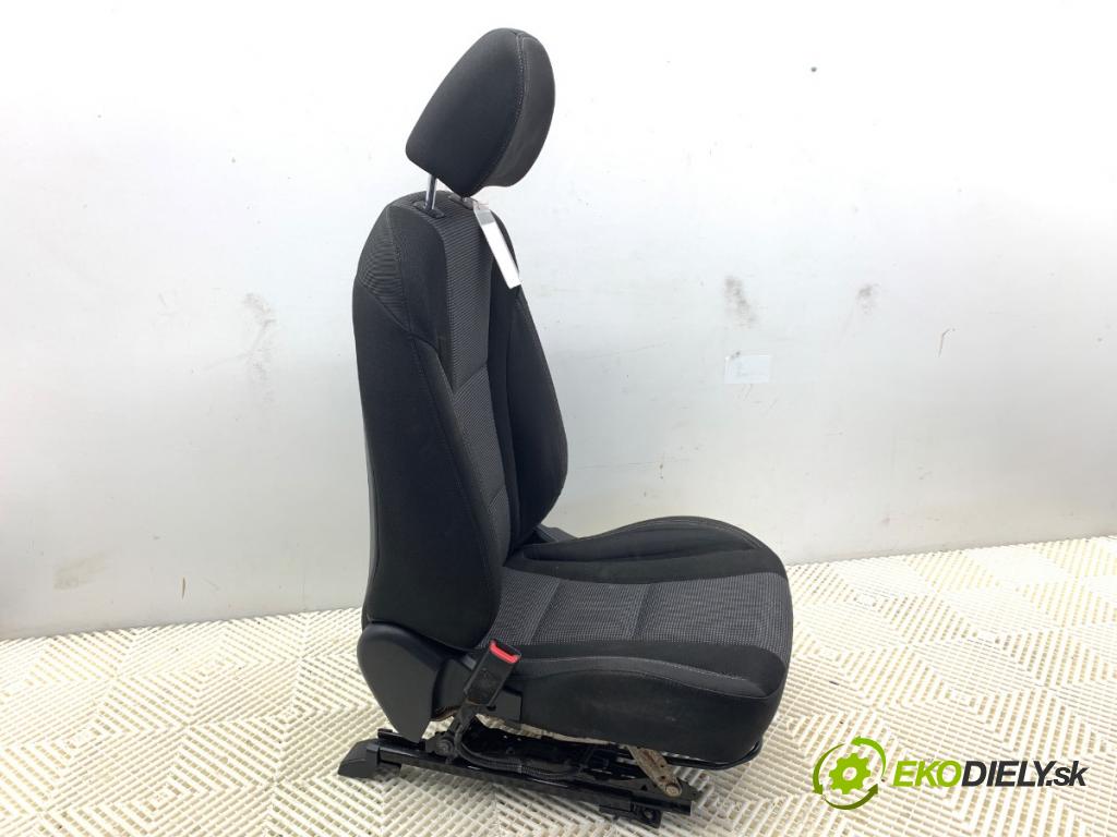 HYUNDAI i30 liftback 2012 73 kW 1.4 1396 sedadlo levý přední část