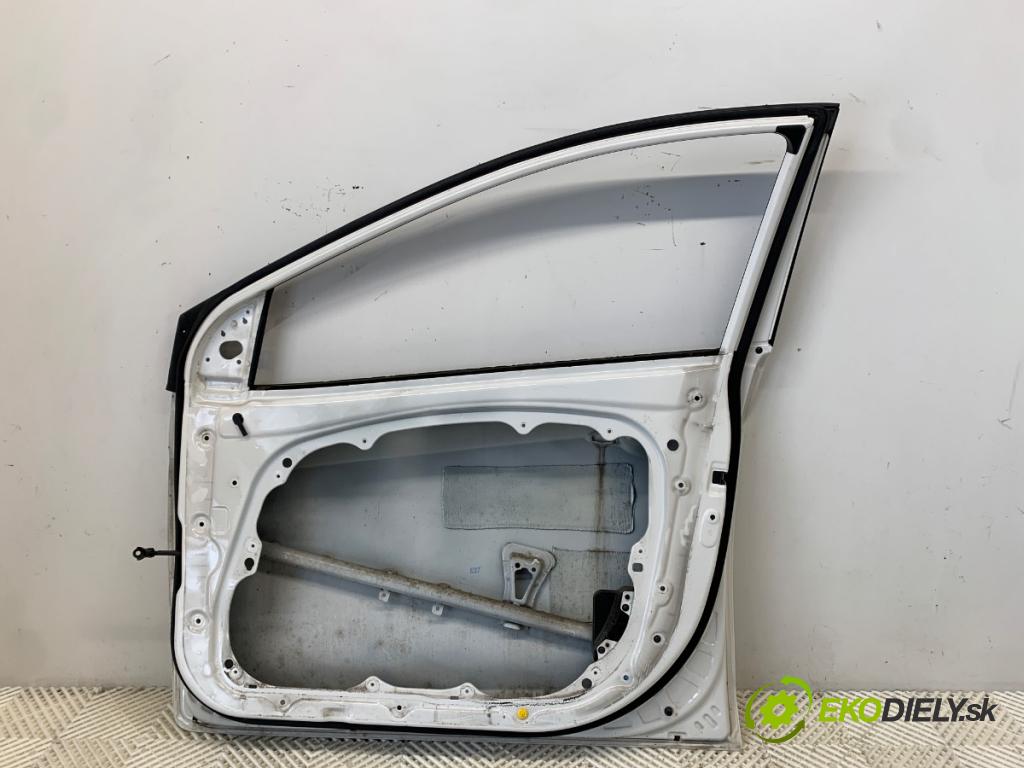 HYUNDAI i30 liftback 2012 73 kW 1.4 1396 dveře pravý přední část