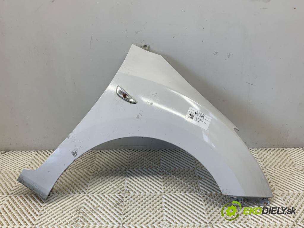HYUNDAI i30 liftback 2012 73 kW 1.4 1396 blatník pravý přední část 