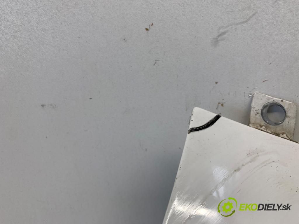HYUNDAI i30 liftback 2012 73 kW 1.4 1396 blatník pravý přední část