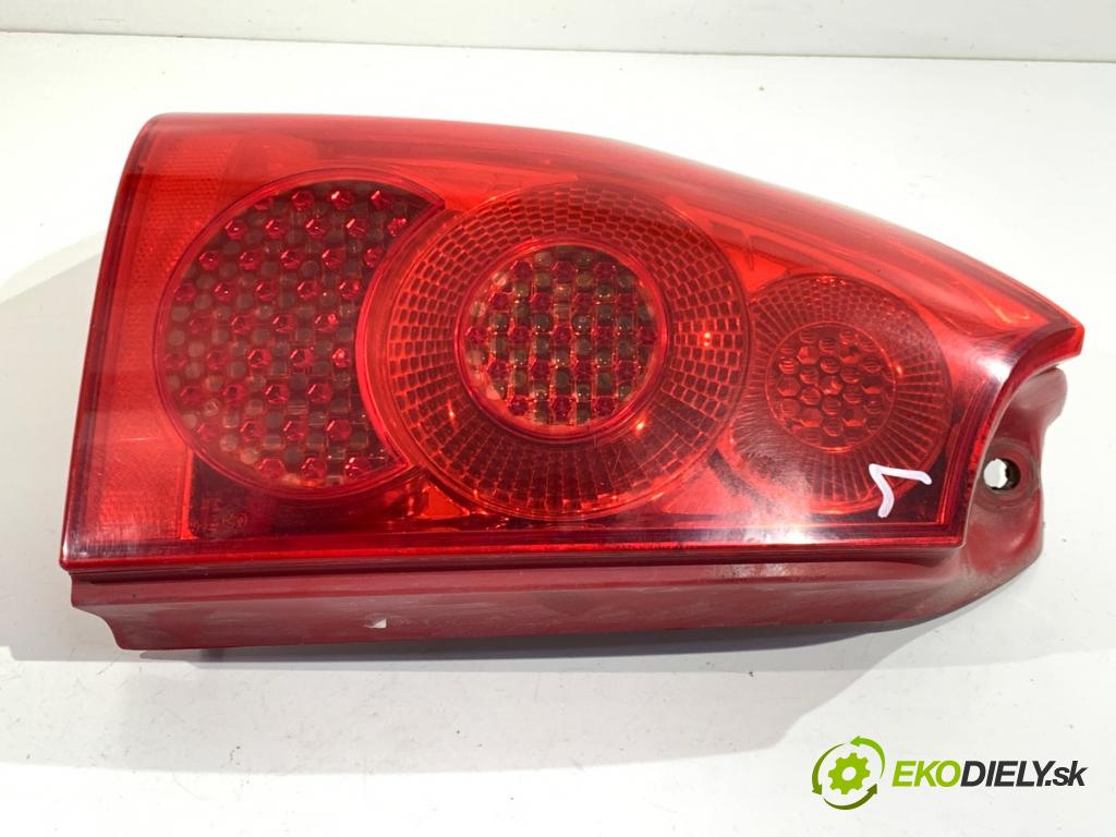 PEUGEOT 307 SW Kombi 2005 103 kW 2.0 16V 1997 světlo pravý zadní část LIFT