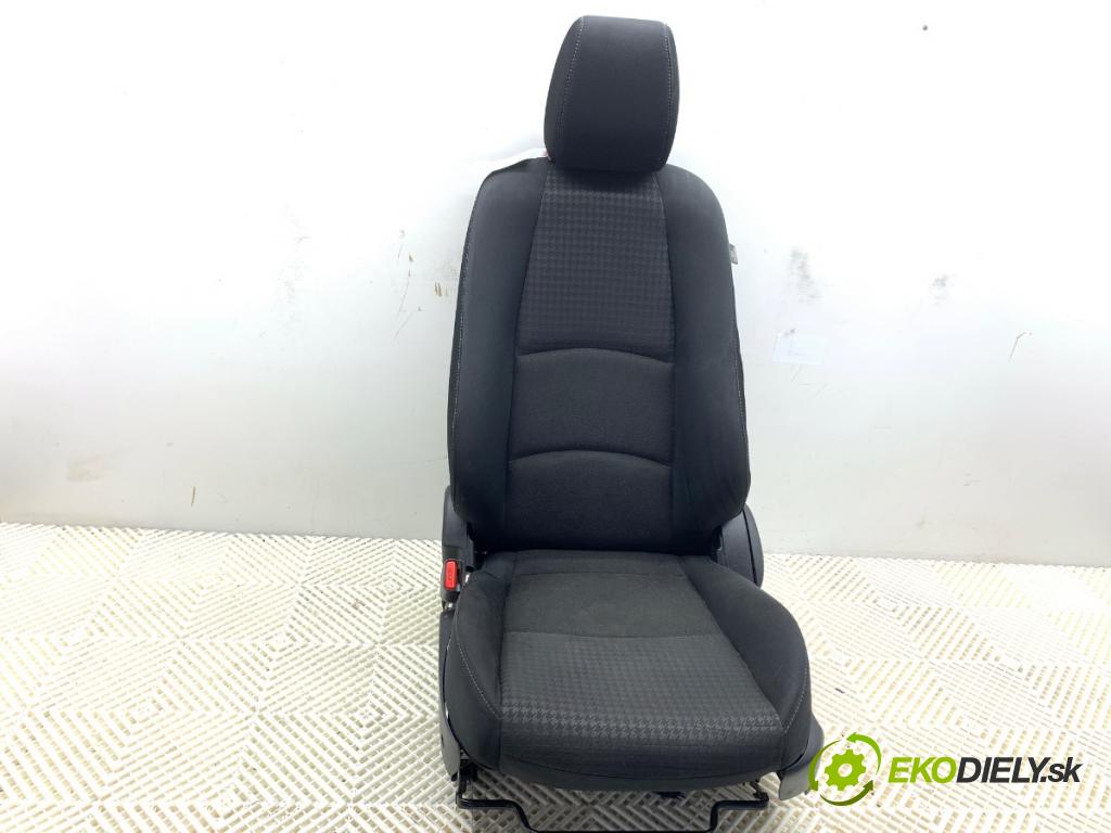 MAZDA 2 DL liftback 2018 66 kW 1.5 SKYACTIV-G 1496 sedadlo levý přední část 