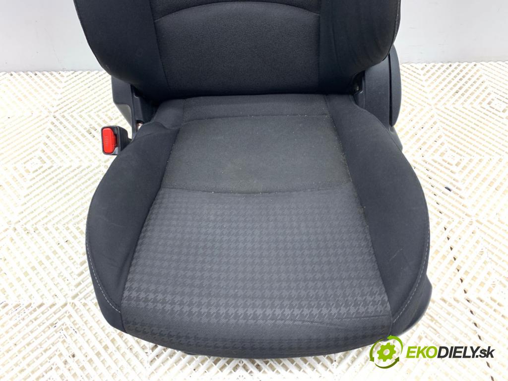 MAZDA 2 DL liftback 2018 66 kW 1.5 SKYACTIV-G 1496 sedadlo levý přední část