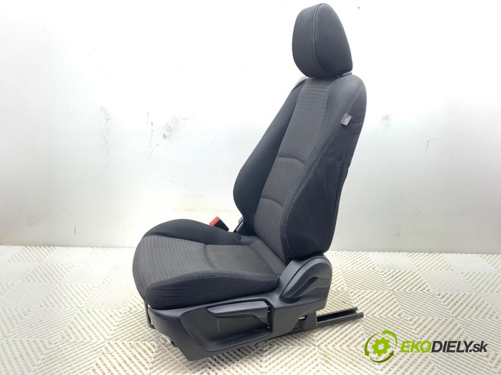 MAZDA 2 DL liftback 2018 66 kW 1.5 SKYACTIV-G 1496 sedadlo levý přední část