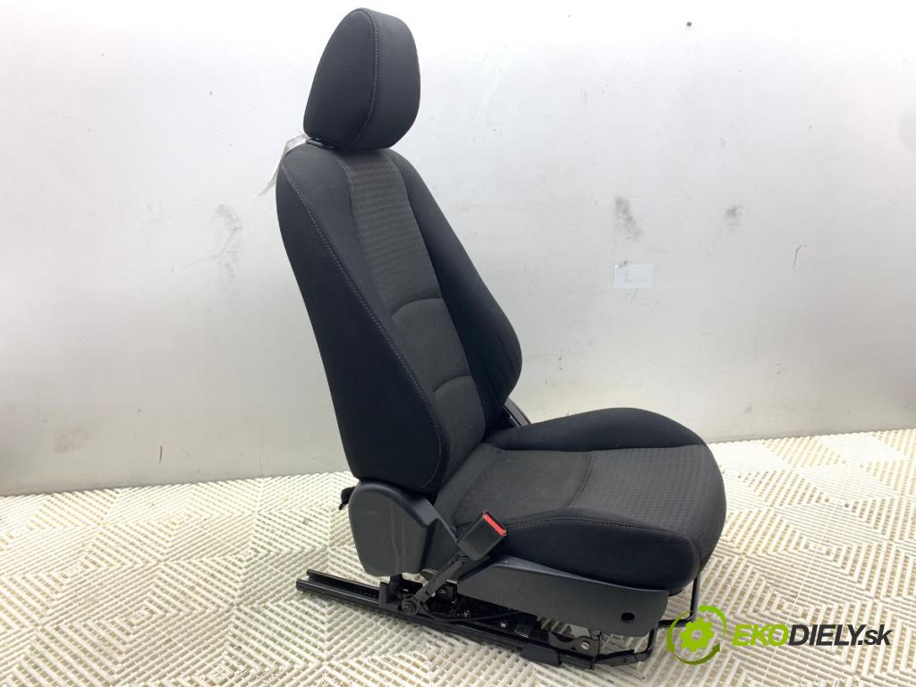 MAZDA 2 DL liftback 2018 66 kW 1.5 SKYACTIV-G 1496 sedadlo levý přední část