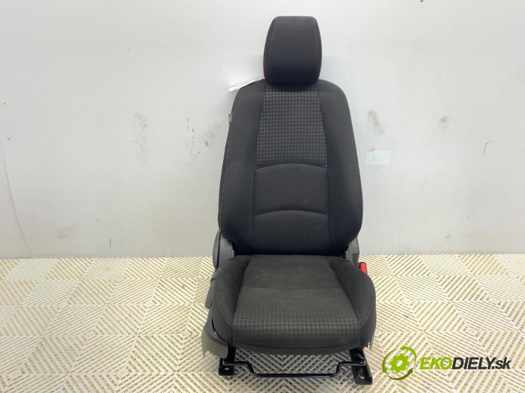 MAZDA 2 DL liftback 2018 66 kW 1.5 SKYACTIV-G 1496 sedadlo pravý přední část 
