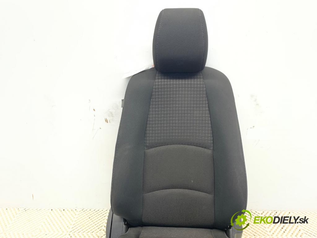 MAZDA 2 DL liftback 2018 66 kW 1.5 SKYACTIV-G 1496 sedadlo pravý přední část