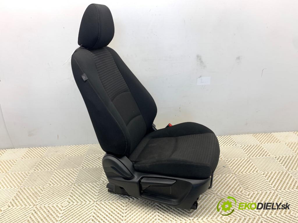 MAZDA 2 DL liftback 2018 66 kW 1.5 SKYACTIV-G 1496 sedadlo pravý přední část