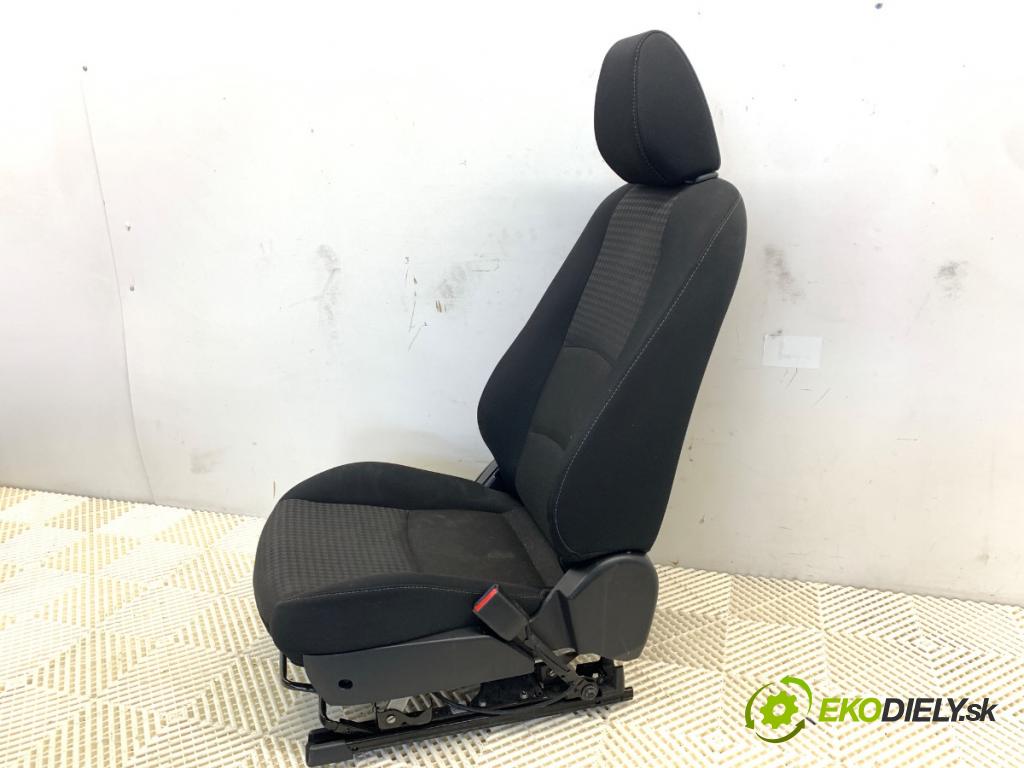 MAZDA 2 DL liftback 2018 66 kW 1.5 SKYACTIV-G 1496 sedadlo pravý přední část