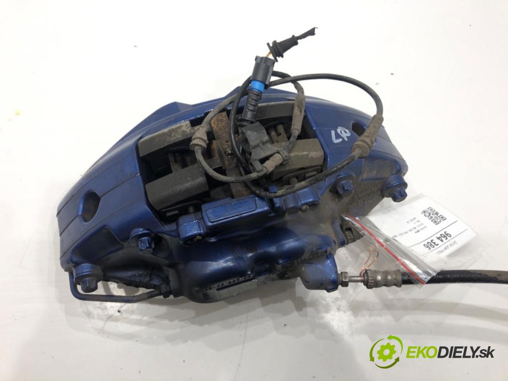 BMW G01 SUV 2020 135 kW xDrive 30 e Plug-in-Hybrid 1998 brzdič třmen levý přední část