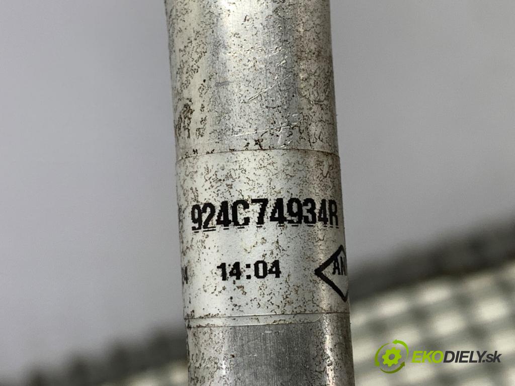 RENAULT CLIO V liftback 2024 74 kW 1.0 LPG (B7MT) 999 rúrka klimatizace 924C74934R (Trubka klimatizace)