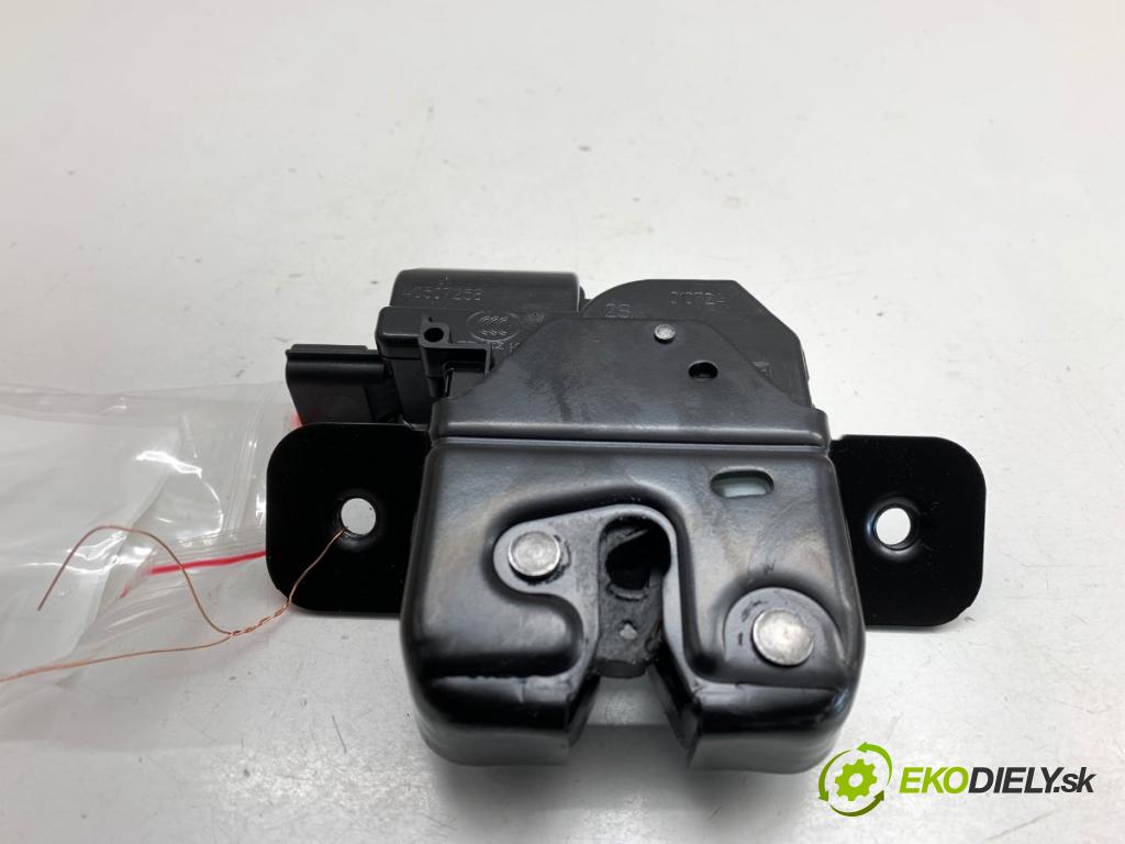 RENAULT CLIO V liftback 2024 74 kW 1.0 LPG (B7MT) 999 zámok dveří zadní část 846304010R