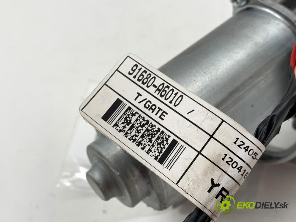 HYUNDAI i30 liftback 2012 73 kW 1.4 1396 motor stěračů zadní část 98700-A5000