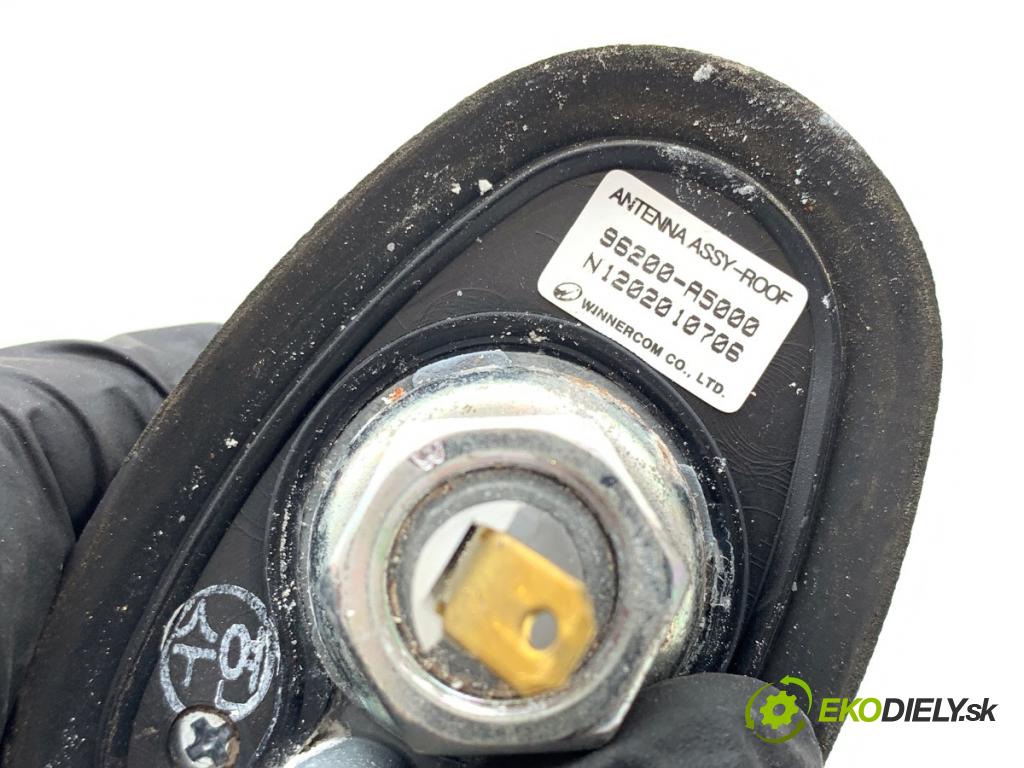 HYUNDAI i30 liftback 2012 73 kW 1.4 1396 ANTENA 96200-A5000