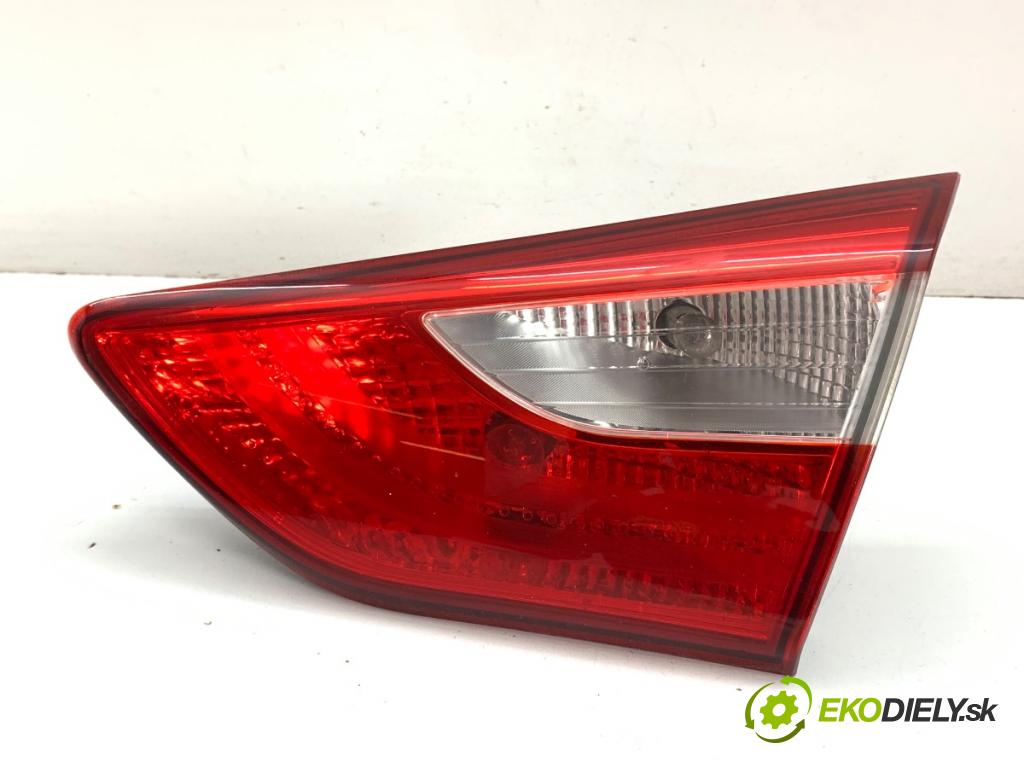 HYUNDAI i30 liftback 2012 73 kW 1.4 1396 světlo pravý zadní část vnitřní 92404-A50