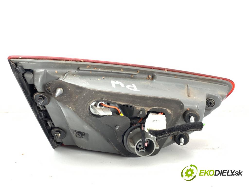 HYUNDAI i30 liftback 2012 73 kW 1.4 1396 světlo pravý zadní část vnitřní 92404-A50