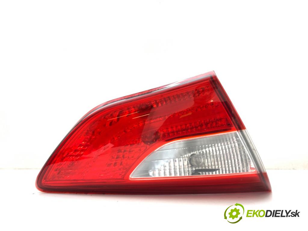 HYUNDAI i30 liftback 2012 73 kW 1.4 1396 světlo levý zadní část vnitřní 92403-A50