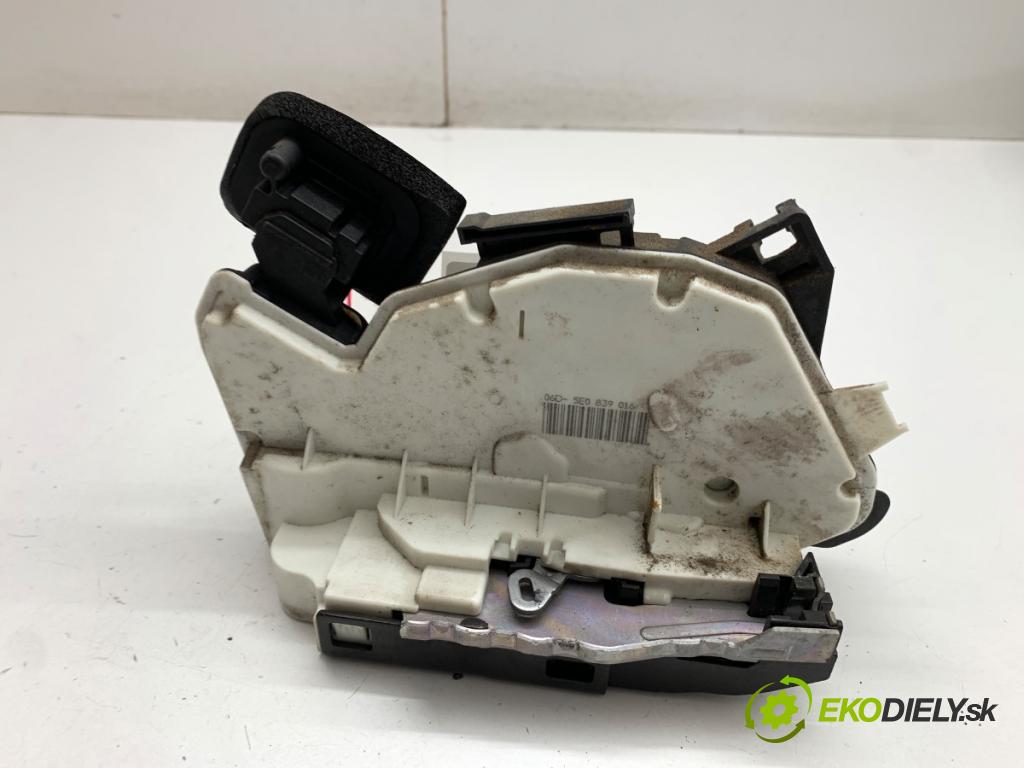 SKODA RAPID liftback 2013 77 kW 1.2 TSI 1197 zámok dveře pravý zadní část 5E0839016