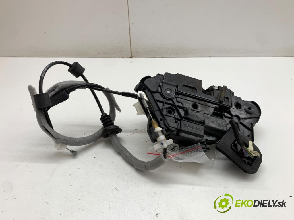 SKODA RAPID liftback 2013 77 kW 1.2 TSI 1197 zámok dveře levý přední část 5E1837015