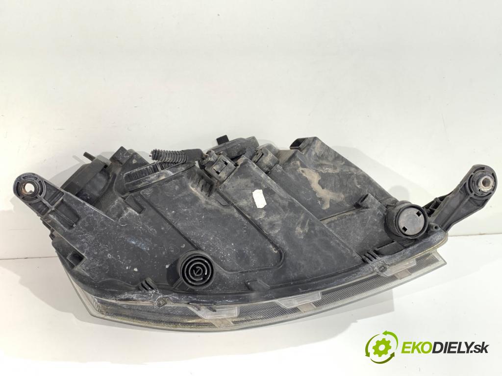 SKODA RAPID liftback 2013 77 kW 1.2 TSI 1197 Svetlomet ľavy predný 5JB941015