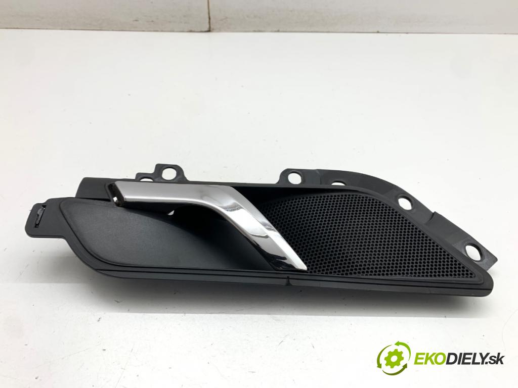 SKODA RAPID liftback 2013 77 kW 1.2 TSI 1197 Kľučka vnútorná pravy predný 5JB867012