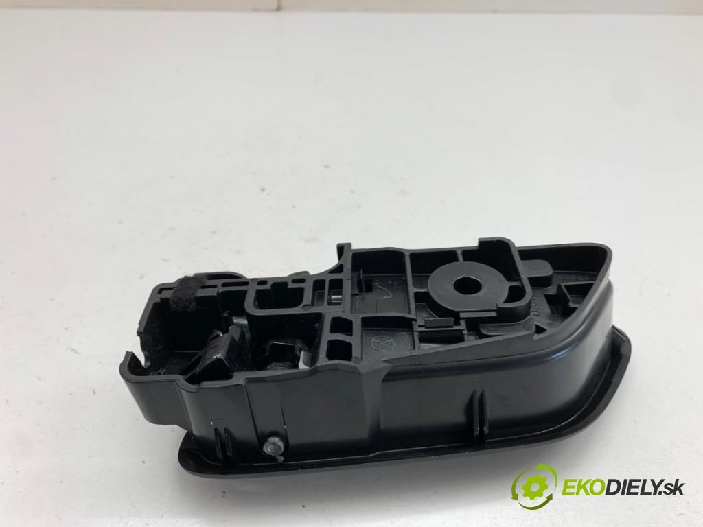 MAZDA 2 DL liftback 2018 66 kW 1.5 SKYACTIV-G 1496 Kľučka vnútorná pravy predný